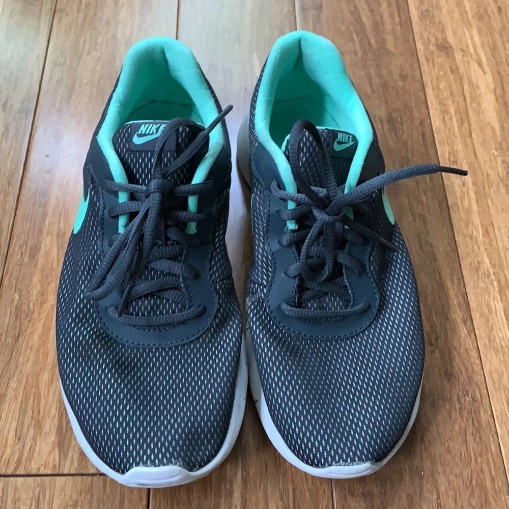 NIKE Flex Lite Weight Athletic Sneaker sz 6Y/7.5W